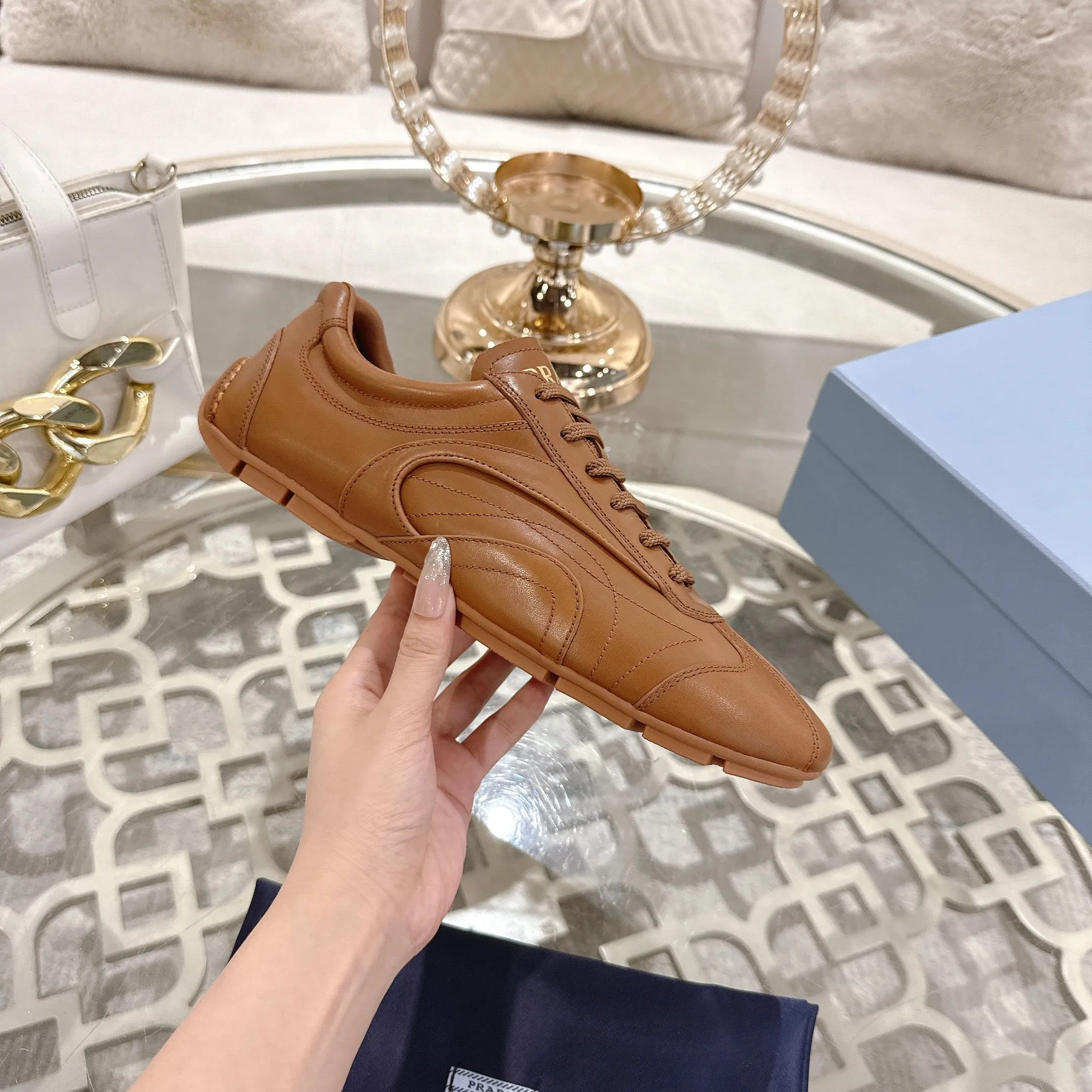 P600. PRADA for couples, casual shoes for couples, originally developed 1:1, made of imported cowhide, silk sheepskin lining, rubber outsole, comfortable and soft on the feet, size for women: 35 to 41. Male 38 to 45